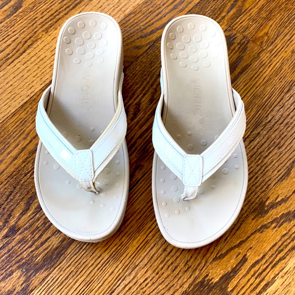 Vionic women’s white sandal Sz 9. Pacific Hightide